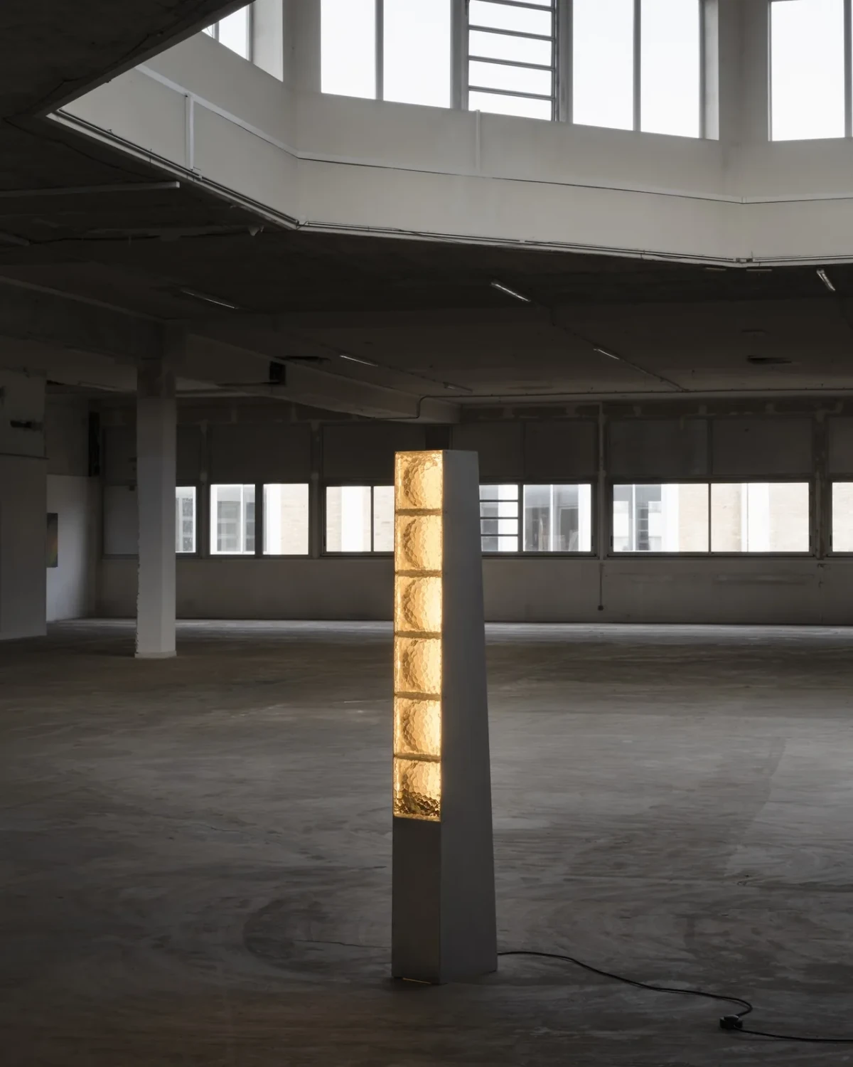 大型工业空间中的 Henry Lamp