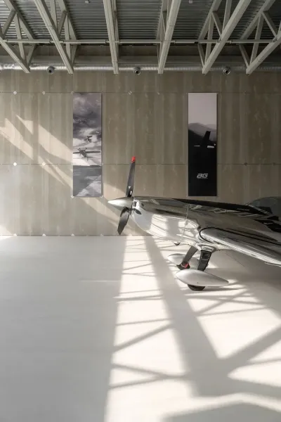 AEROTIM 机库，日光进入机库地面