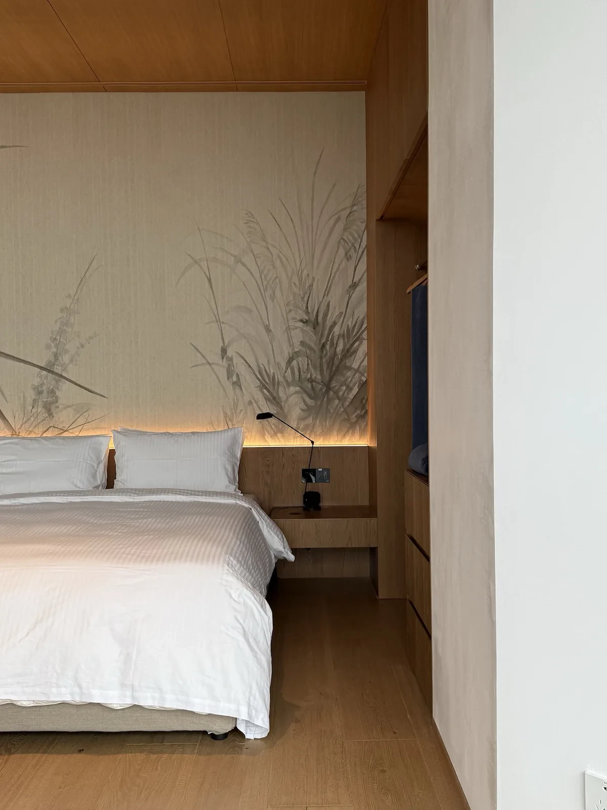 Workscape interior with layered thresholds